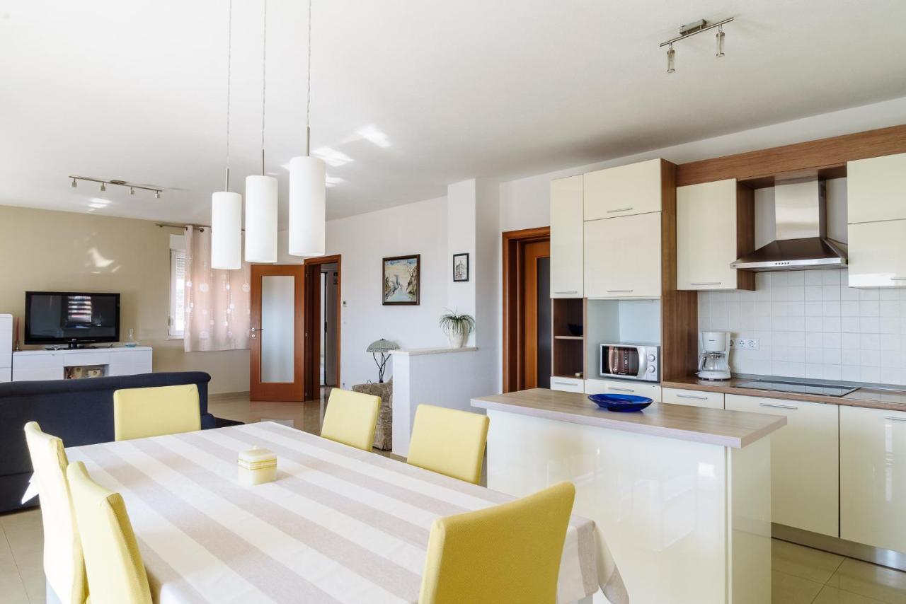 Apartman Niko Kaštela Exteriör bild