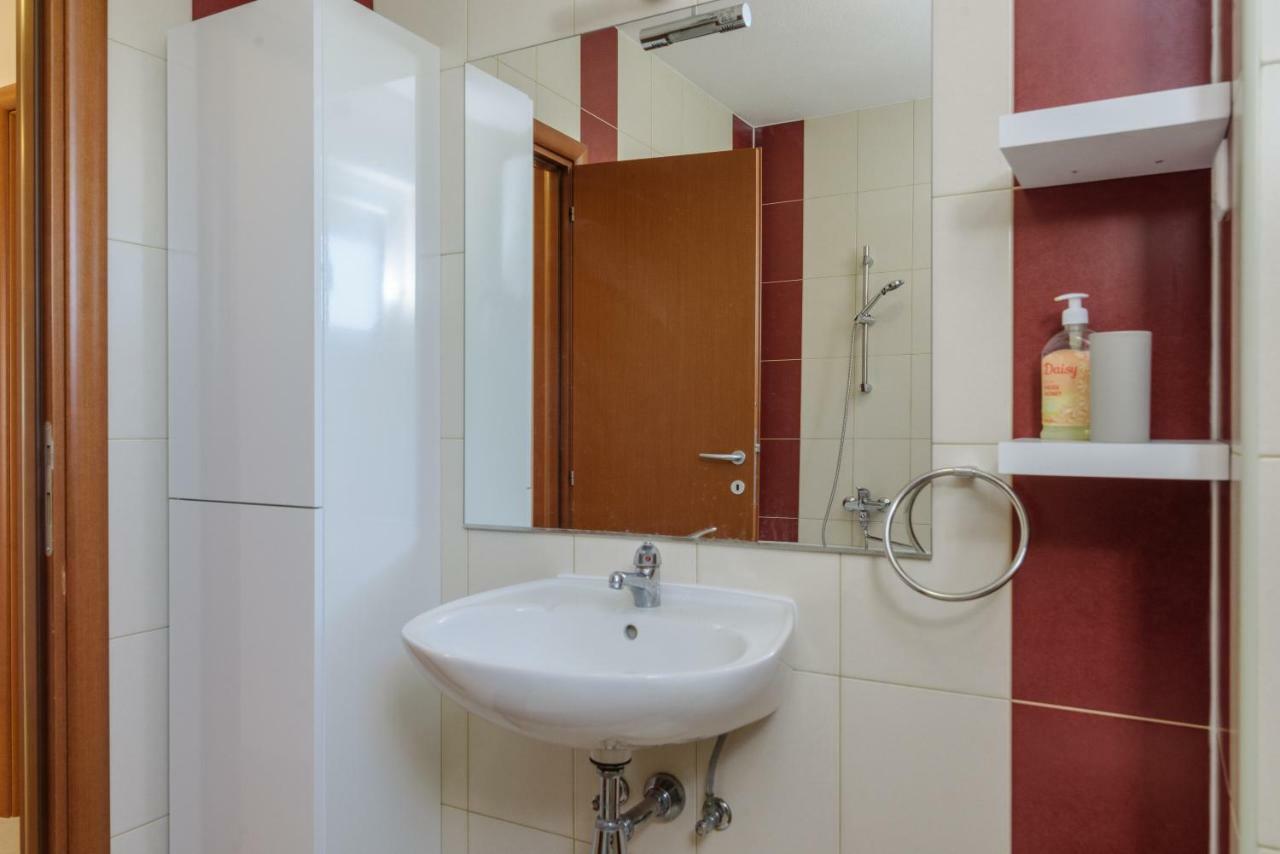 Apartman Niko Kaštela Exteriör bild